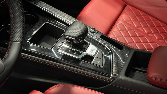 Vehicle image 24 of 33