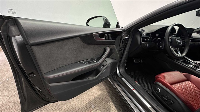 Vehicle image 17 of 33