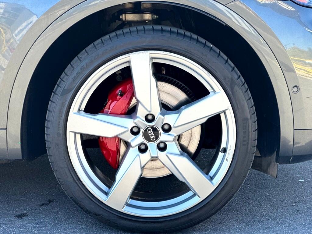 Vehicle image 10 of 53