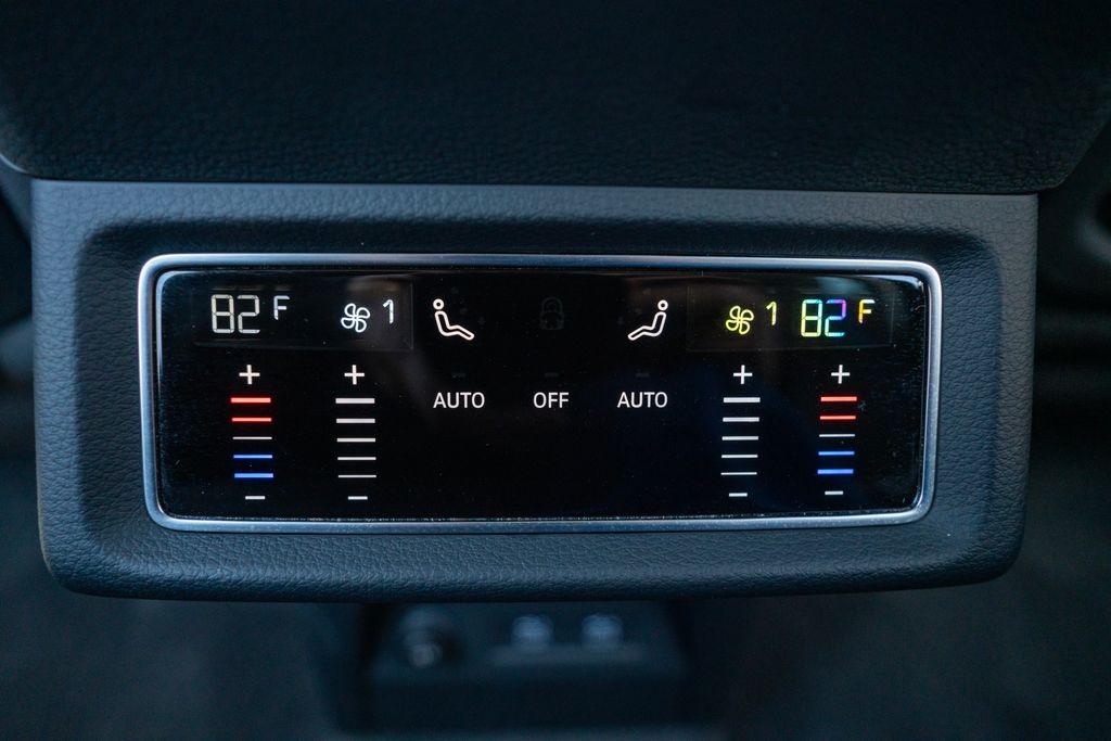 Vehicle image 25 of 38