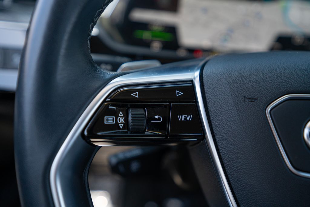 Vehicle image 22 of 38