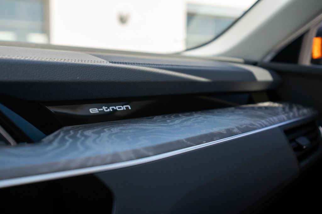 Vehicle image 36 of 38