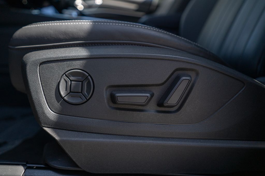 Vehicle image 23 of 38