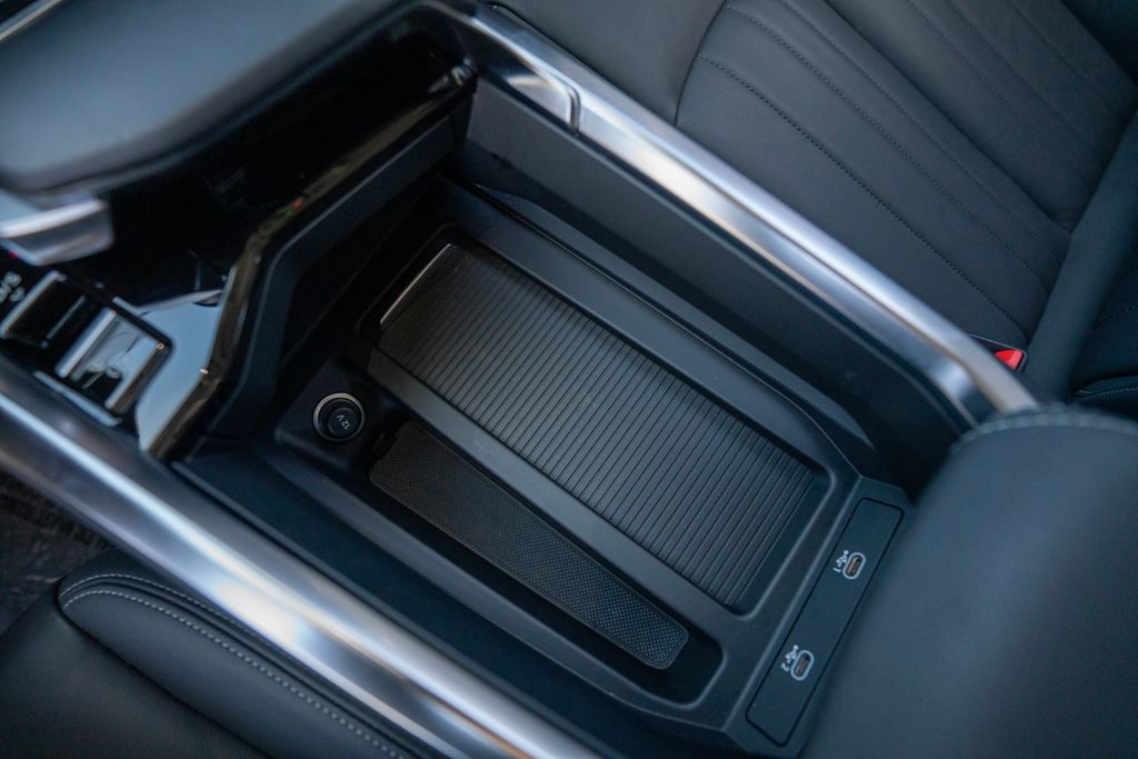 Vehicle image 24 of 38