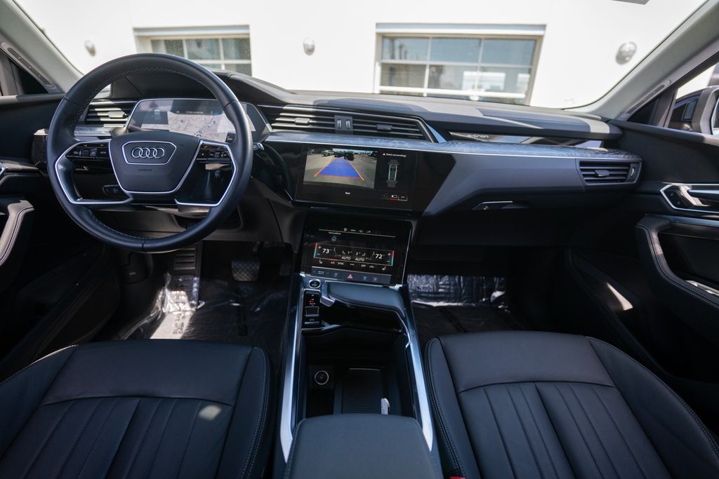 Vehicle image 29 of 38