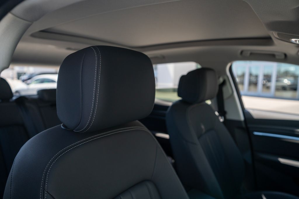 Vehicle image 11 of 38