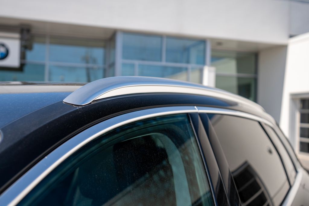 Vehicle image 28 of 38