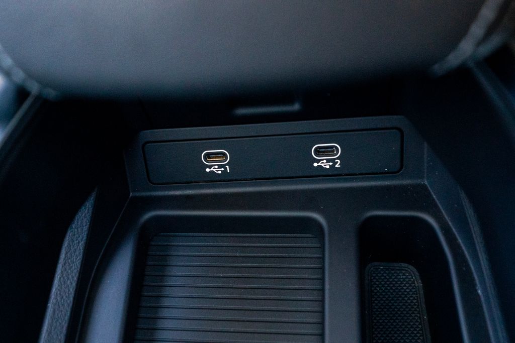 Vehicle image 18 of 38