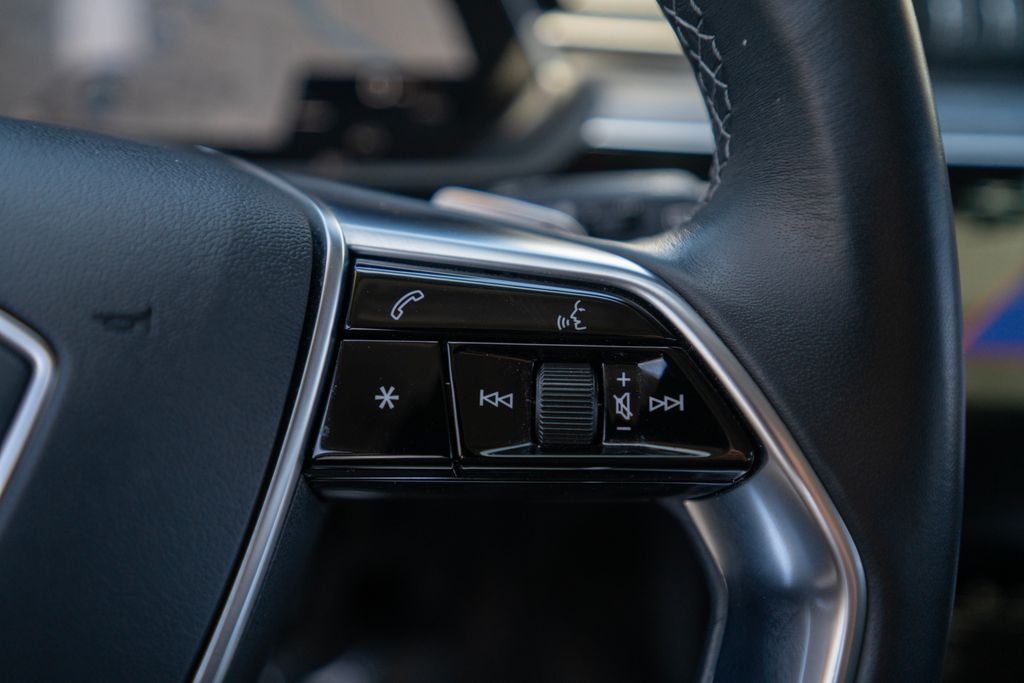 Vehicle image 37 of 38