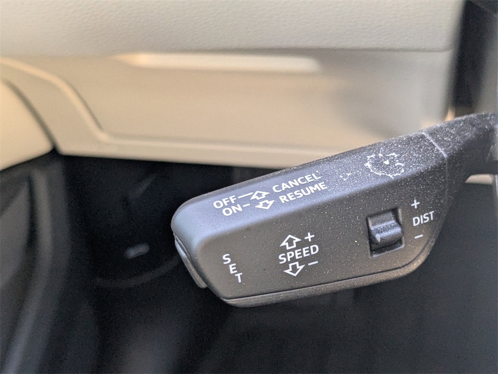 Vehicle image 28 of 36
