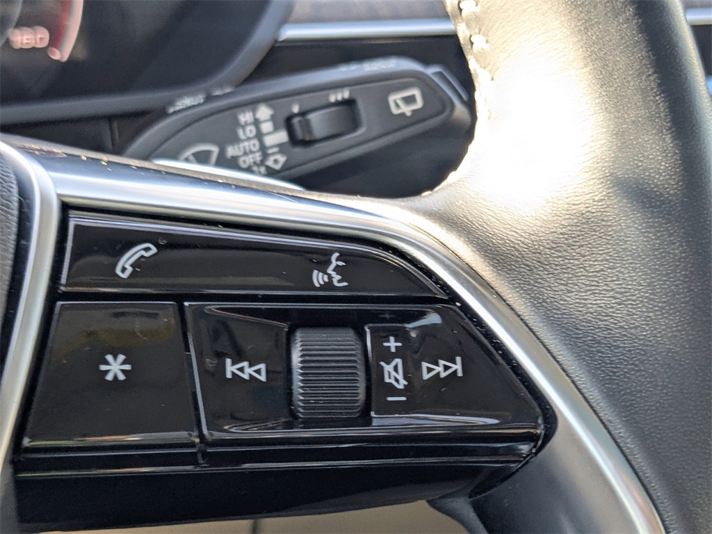 Vehicle image 31 of 36