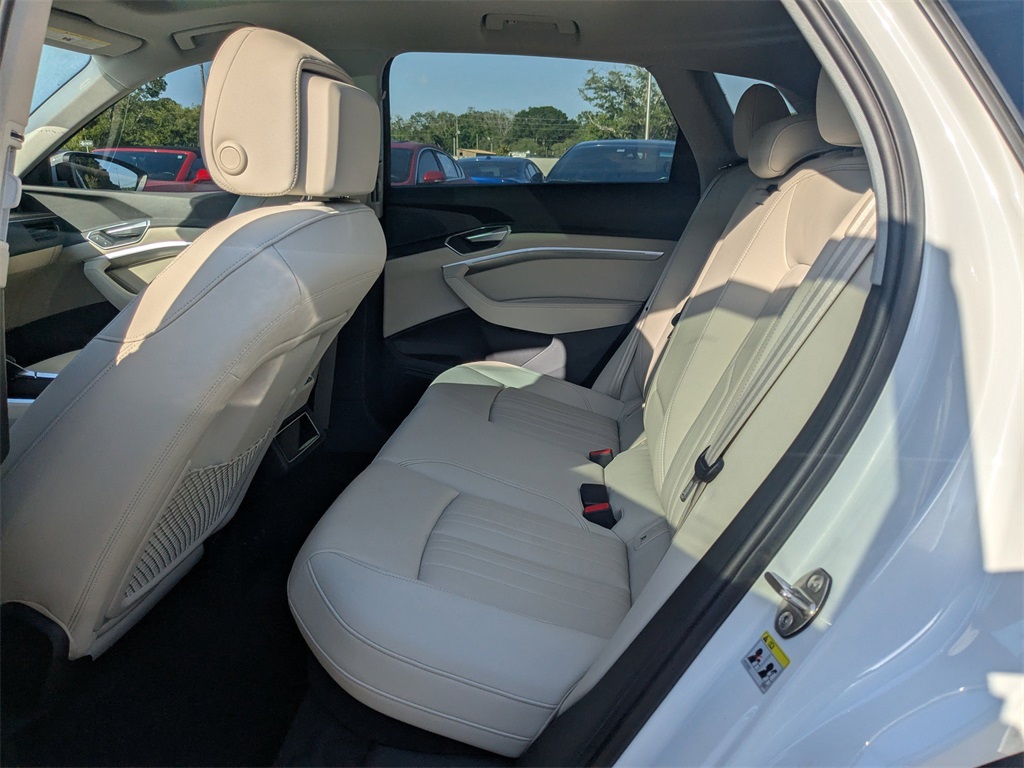 Vehicle image 11 of 36