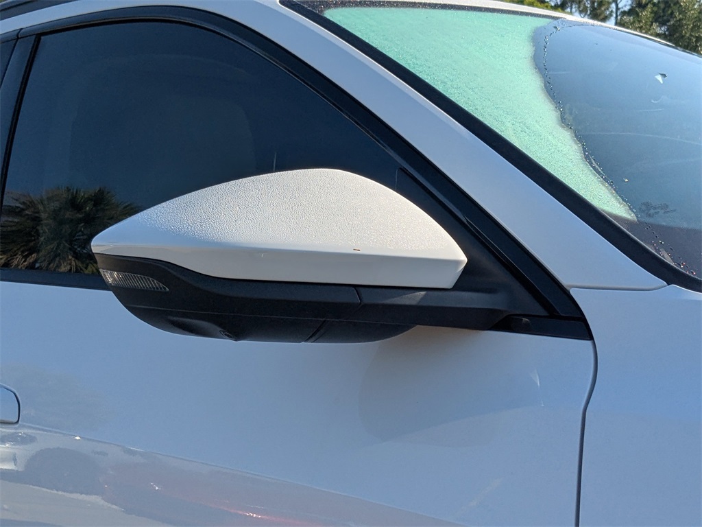 Vehicle image 32 of 36