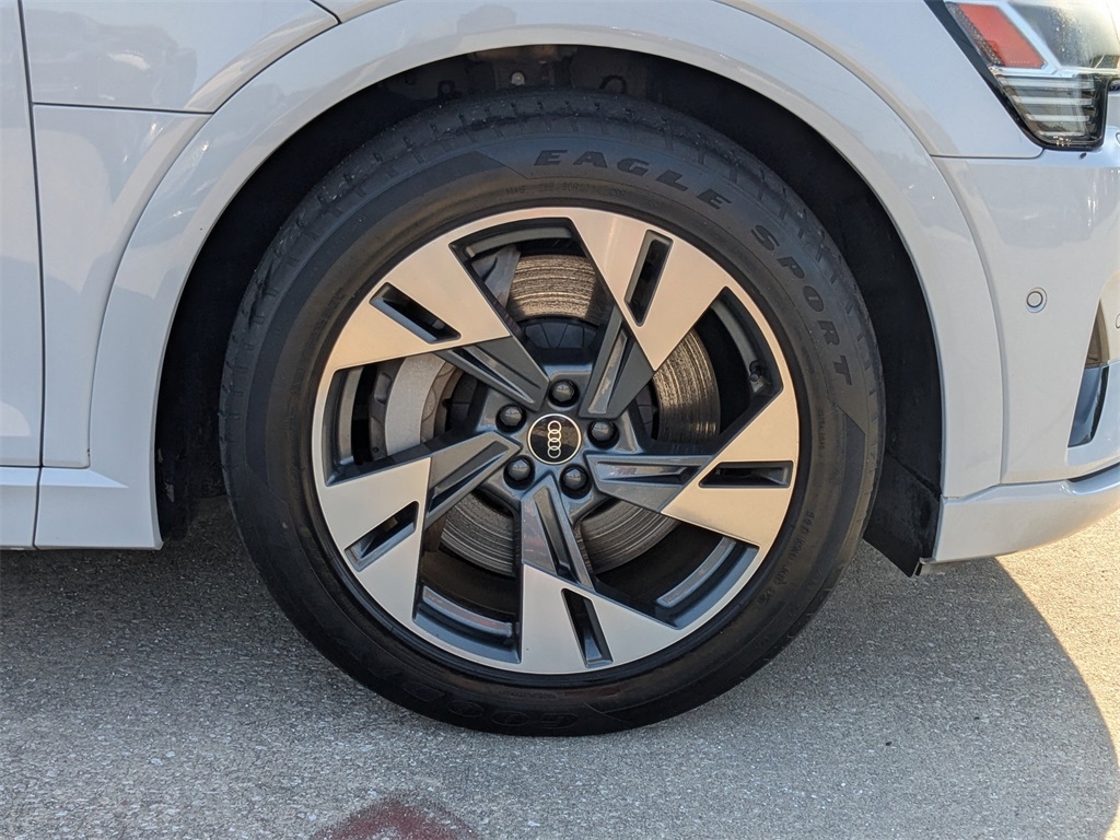 Vehicle image 9 of 36