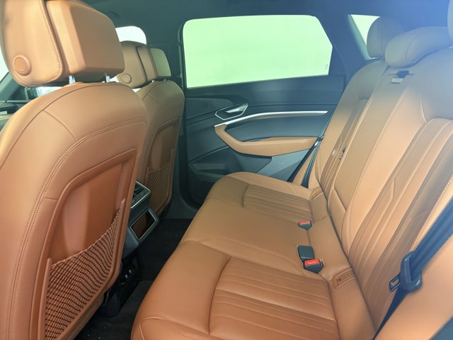 Vehicle image 11 of 28