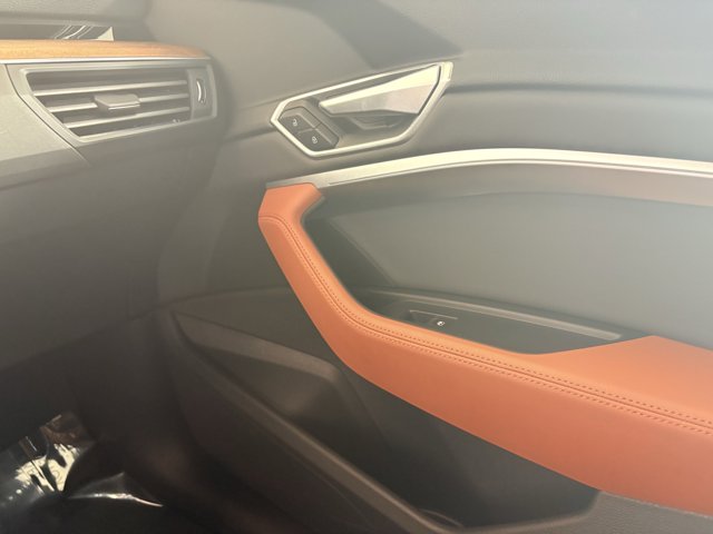 Vehicle image 15 of 28