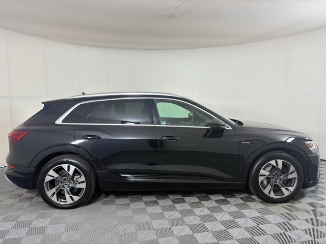 Vehicle image 4 of 28