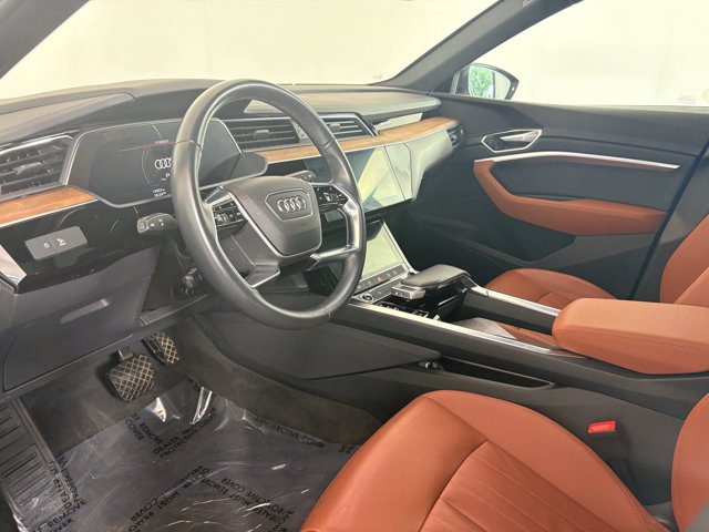 Vehicle image 14 of 28