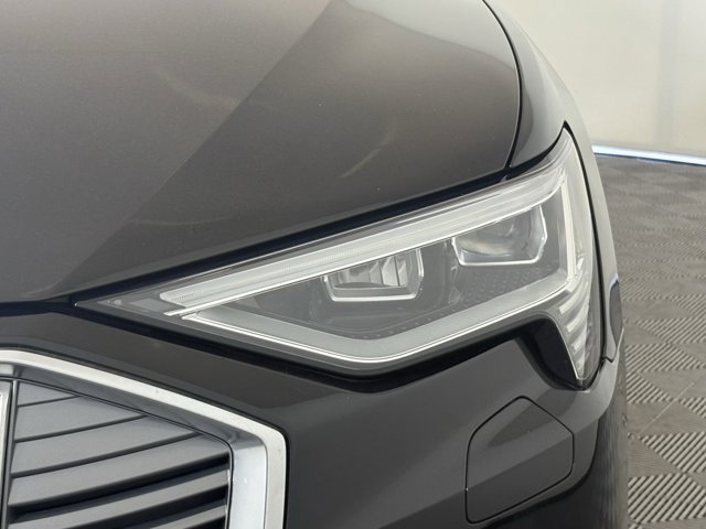 Vehicle image 27 of 28