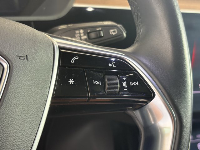 Vehicle image 22 of 28