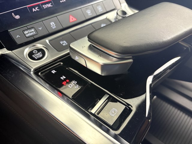Vehicle image 25 of 28