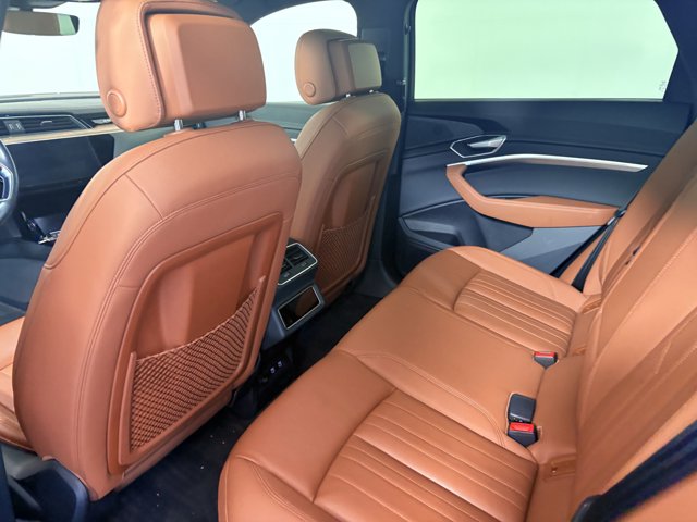 Vehicle image 10 of 28