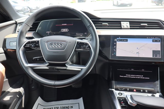 Vehicle image 13 of 15