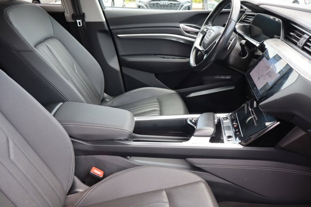 Vehicle image 13 of 15