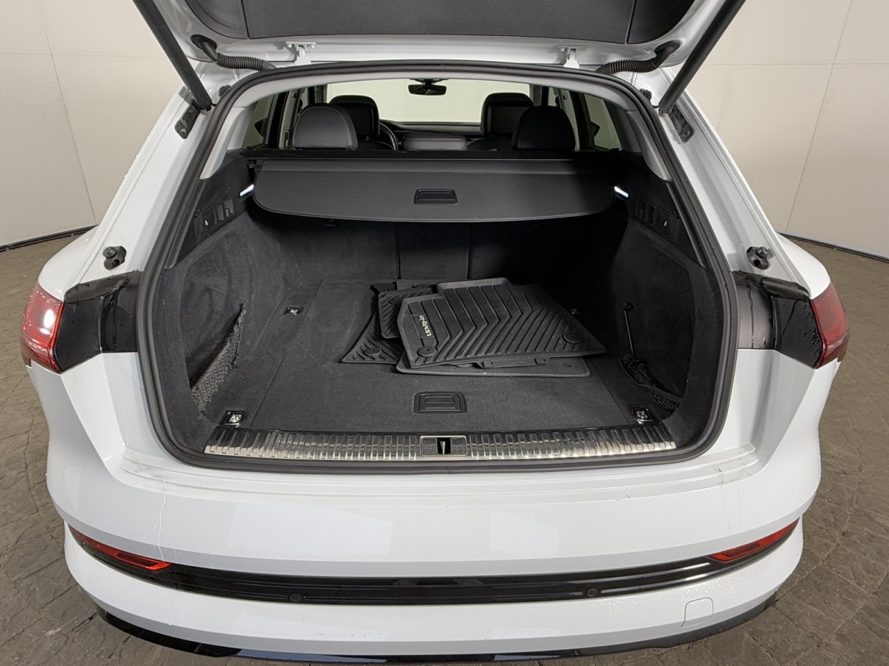 Vehicle image 8 of 16