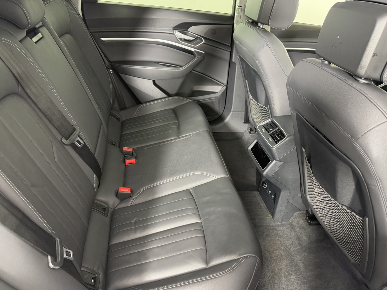 Vehicle image 11 of 16