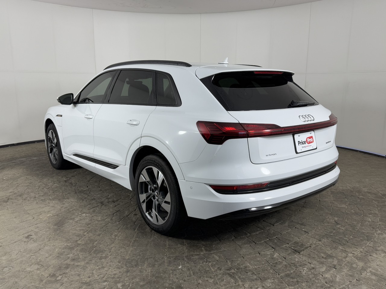 Vehicle image 6 of 16