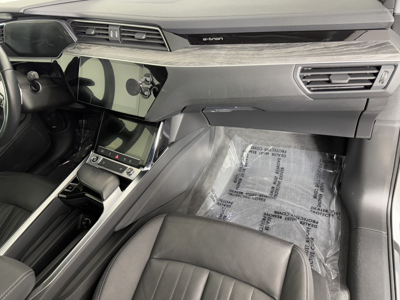 Vehicle image 10 of 16