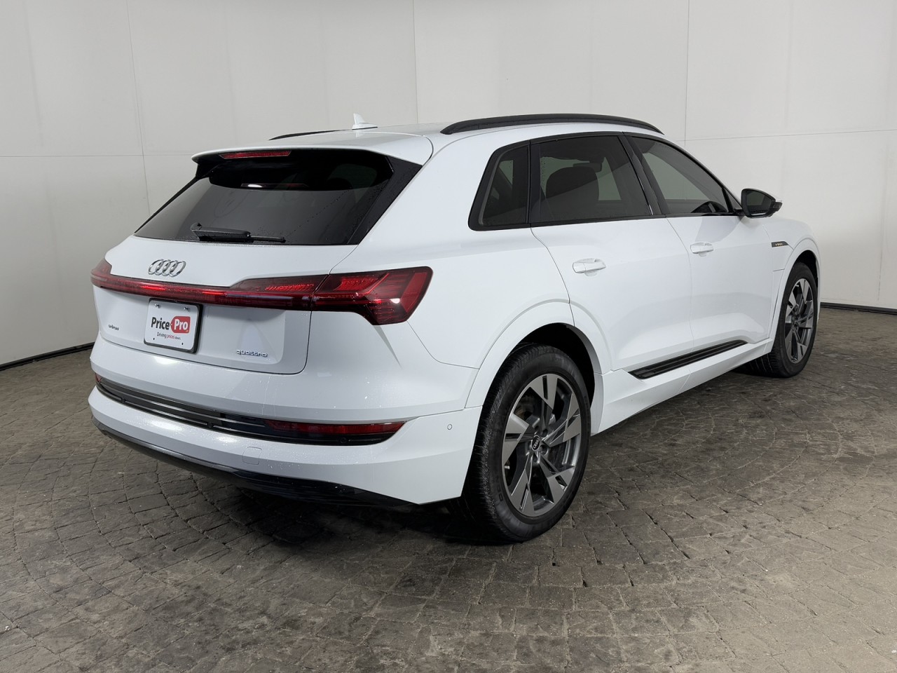 Vehicle image 4 of 16