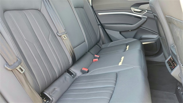 2021 Audi e-tron Sportback Premium Plus Image 15 of 46