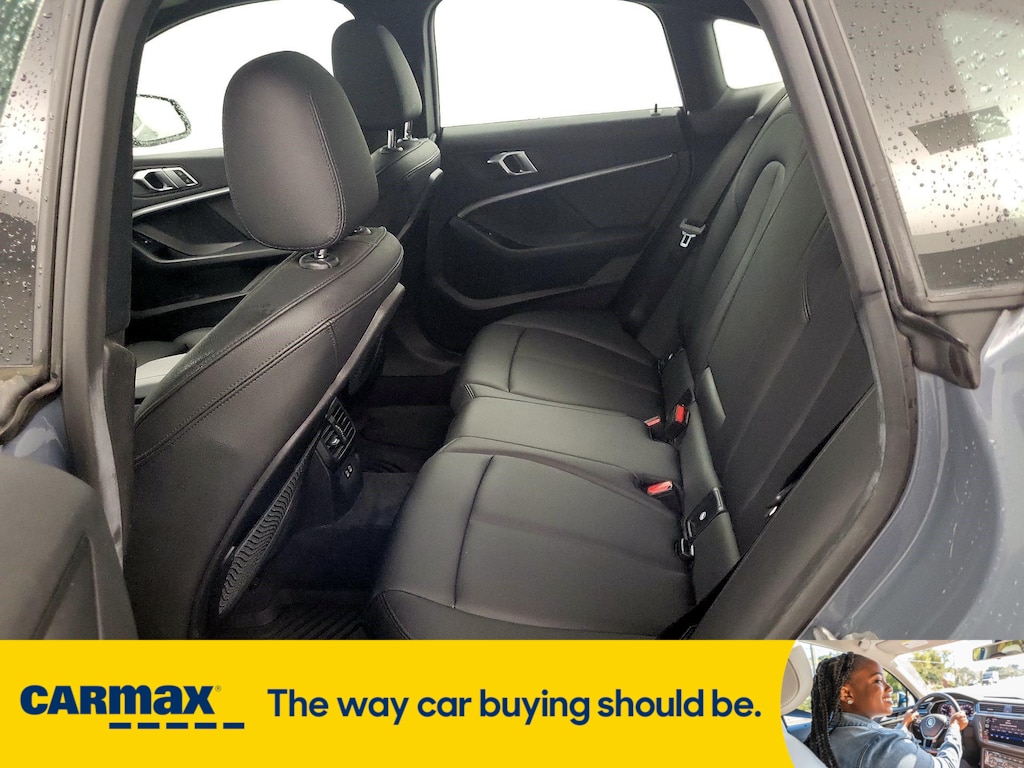 Vehicle image 10 of 28