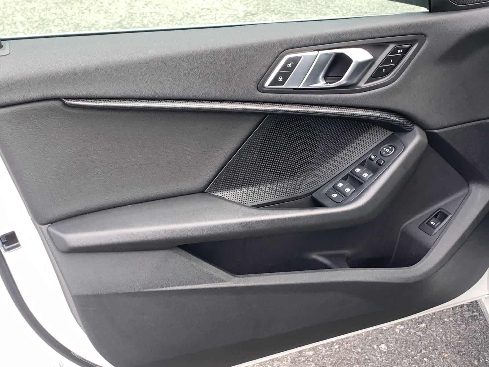 Vehicle image 18 of 27