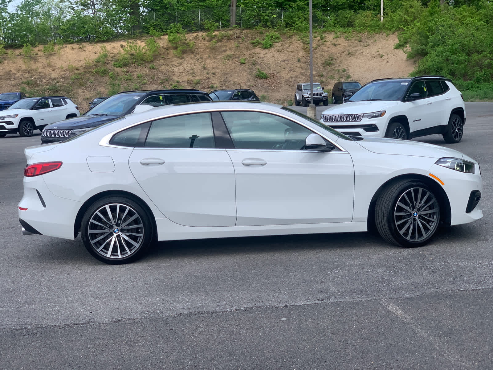 Vehicle image 4 of 27
