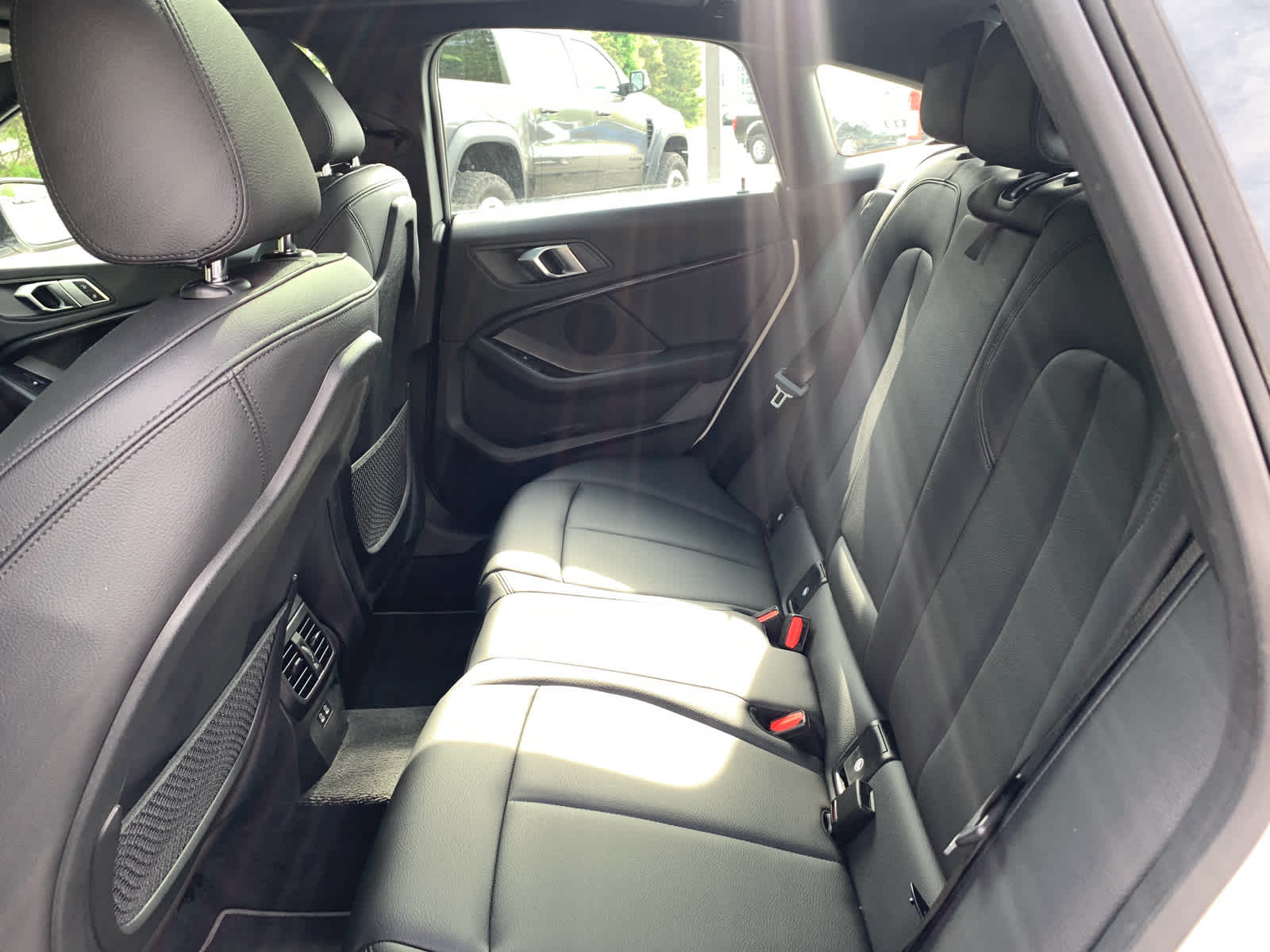 Vehicle image 14 of 27