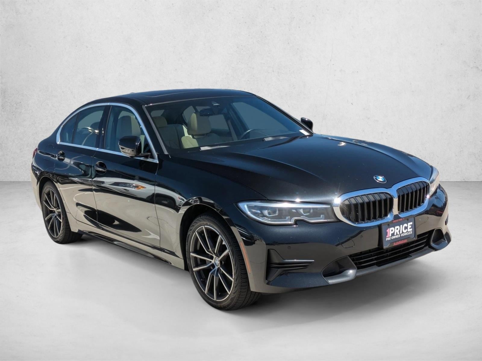 2021 BMW 3 Series 330i xDrive Image 3 of 26