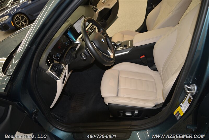 Vehicle image 17 of 50