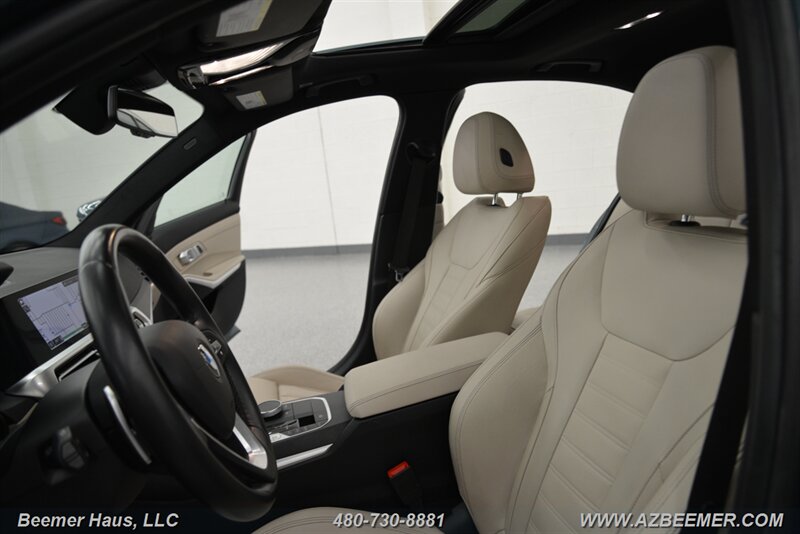 Vehicle image 18 of 50
