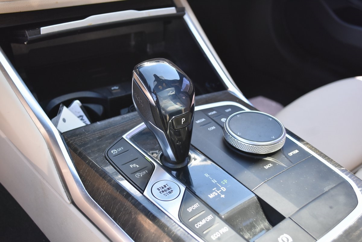 Vehicle image 26 of 38