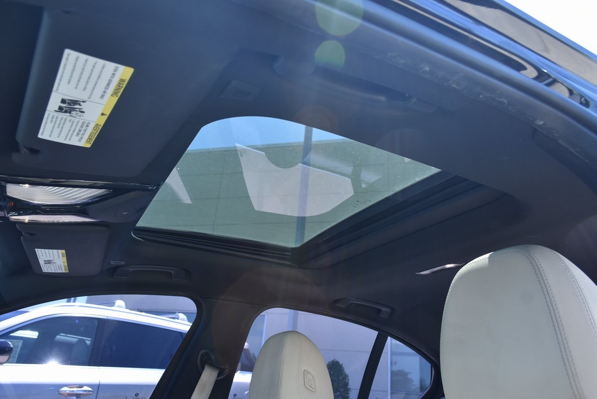 Vehicle image 32 of 38