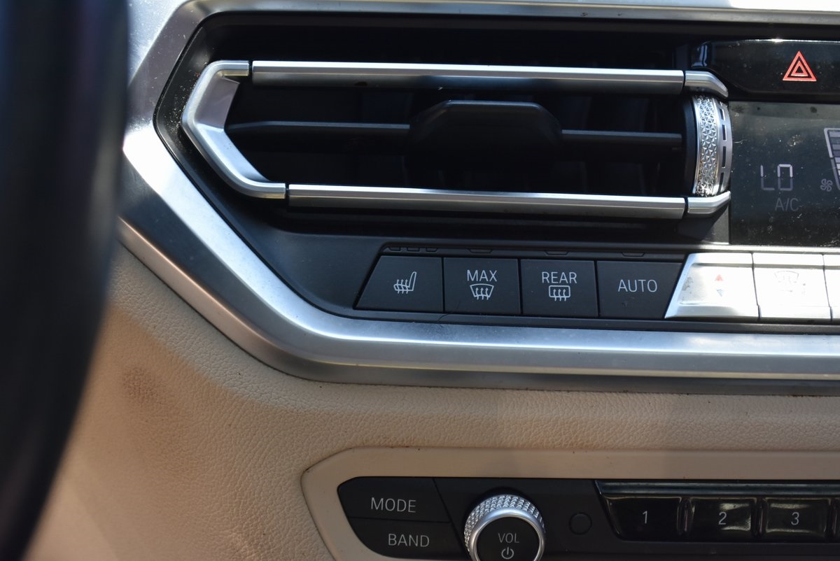Vehicle image 25 of 38