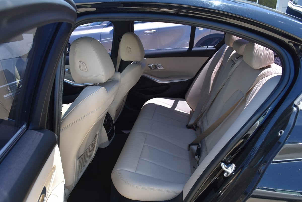 Vehicle image 34 of 38