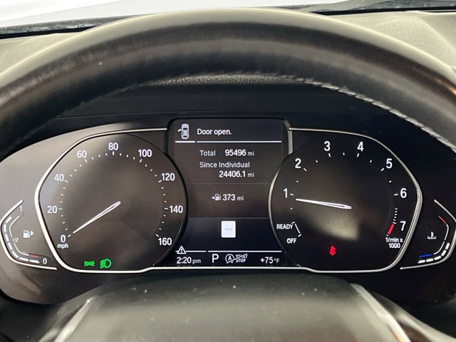 Vehicle image 27 of 44