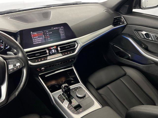 Vehicle image 26 of 44