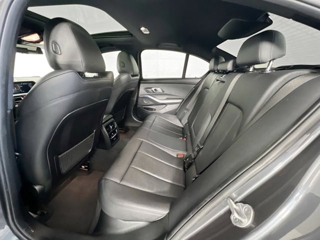 Vehicle image 20 of 44