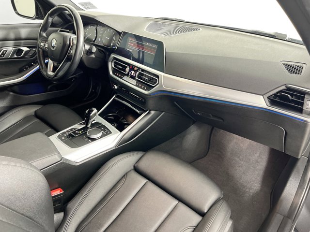 Vehicle image 22 of 44