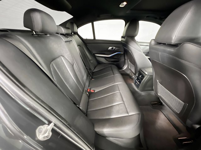 Vehicle image 17 of 44
